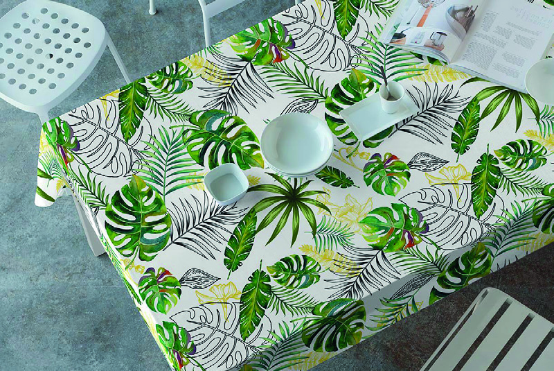 Mantel con hojas tropicales